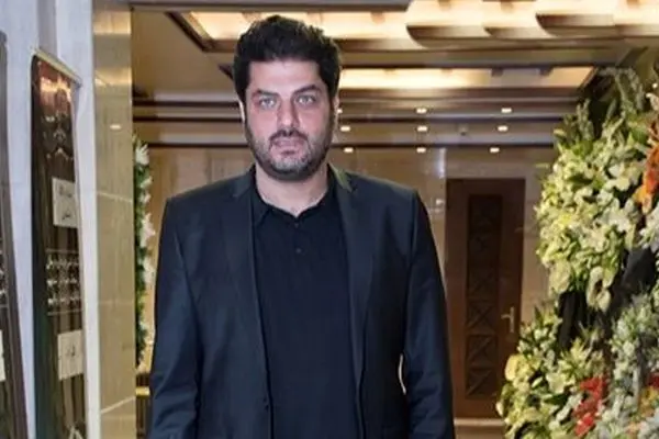 مراسم خاکسپاری پدر سام درخشانی؛ گریه‌های احساسی نادرِ آوای باران با همراهی دوستانش + عکس