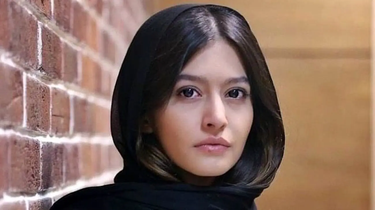 قابی جدید از تیپ و استایل بازیگر زن مشهور سریال پوست شیر / پردیس احمدیه ترکاند !