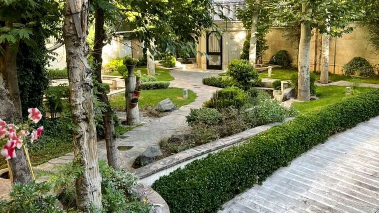 خانهای با ۱۵ پارکینگ و ۱۰ اتاقخواب در ولنجک تهران ! / سود بانکی رهن این خانه نیم میلیارد تومان است