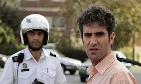 وقتی هوتن شکیبا پشت فرمون آهنگ ماه پیشونی رو میخونه و میرقصه / ادا و اطواراشو ببین !