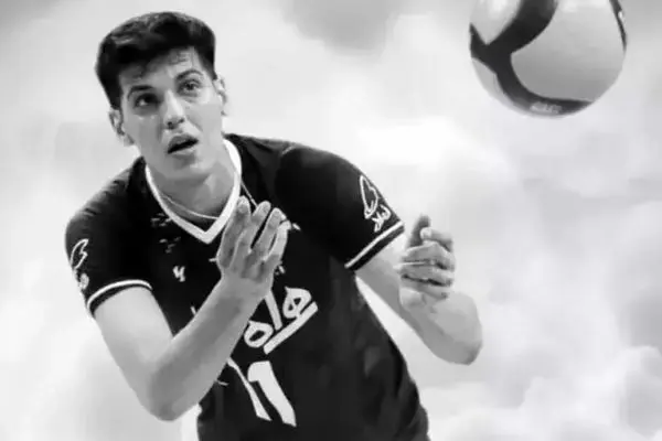 گریه نعیمه نظام‌دوست برای صابر کاظمی در بیمارستان؛ عکس خداحافظی با دسته گل