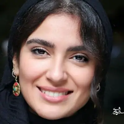 ژست خاص مونا کرمی جلوی آیینه اتاق خوابش! +عکس