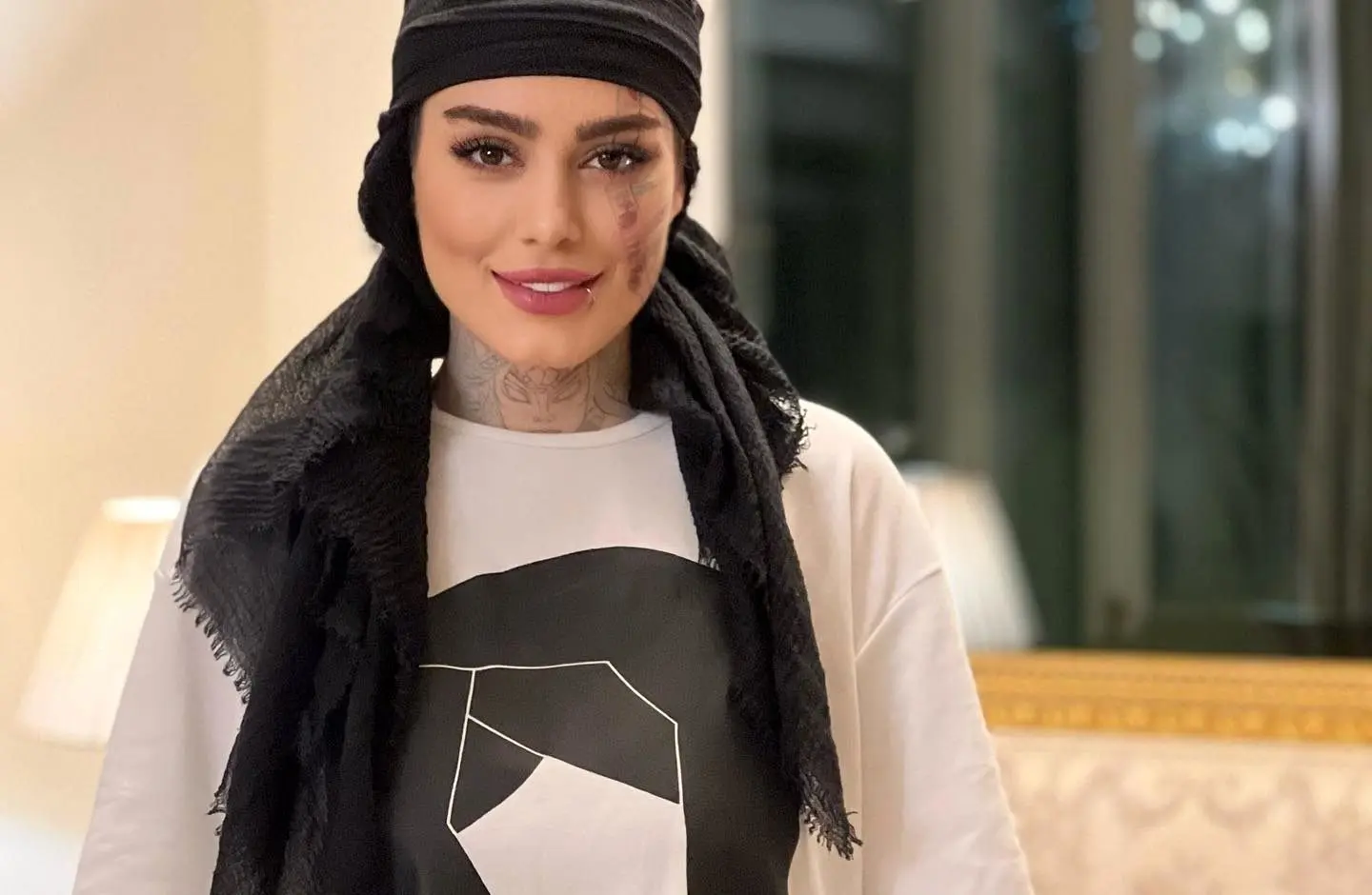 عکس بی شرمانه از شنای سحر قریشی با مردان عرب در خیلج فارس !