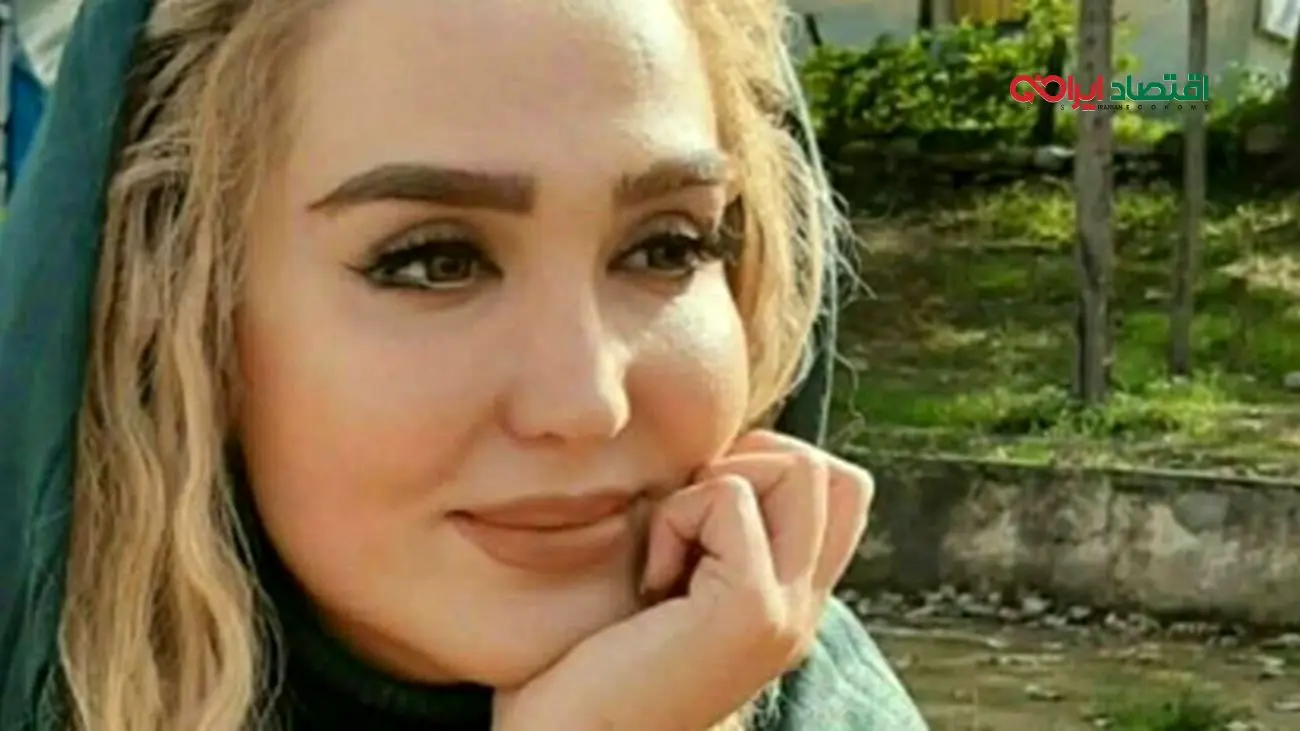 حضور بهیادماندنی زهره فکور صبور با استایل مونوکروم جذاب مشکی در مرکز خرید