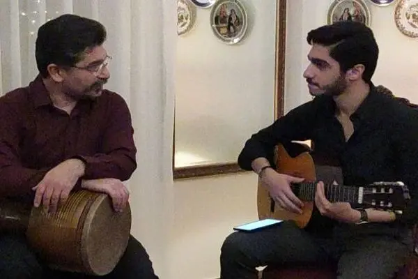 کلکسیون آلات موسیقی هنری در خانه امیرحسین مدرس؛ از سه‌تار تا گیتار!