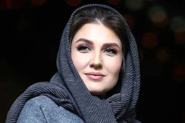 جدیدترین عکس از گلوریا هاردی در مراسم مادربزرگ ساعد سهیلی / ساده اما شیک !