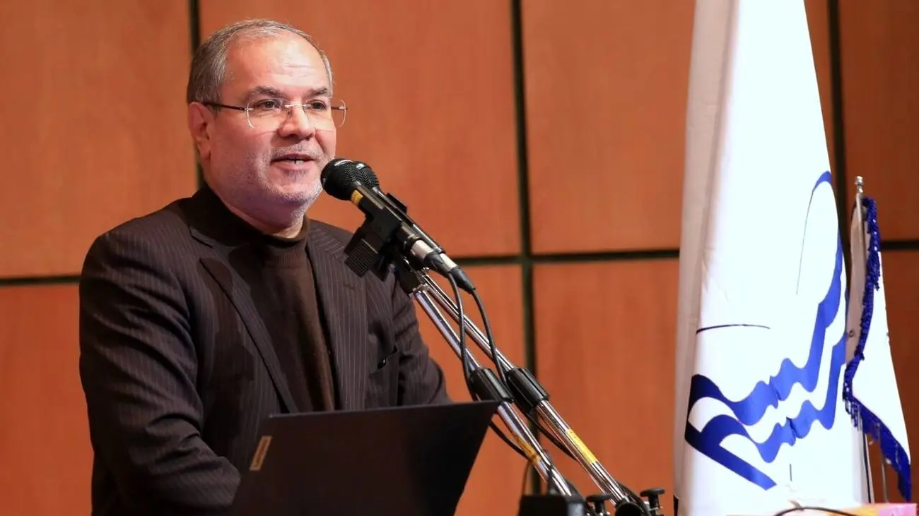 نظام اداری دچار توهم دانایی است