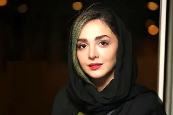 عکس‌های جنجالی المیرا دهقانی در مراسم اکران «ناجورها»