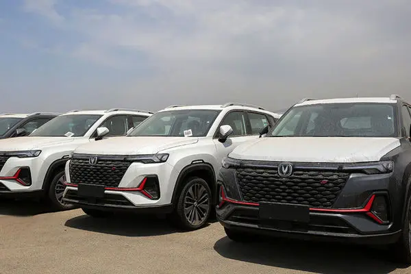 چراغ سبز پزشکیان به کاهش تعرفه واردات خودرو
