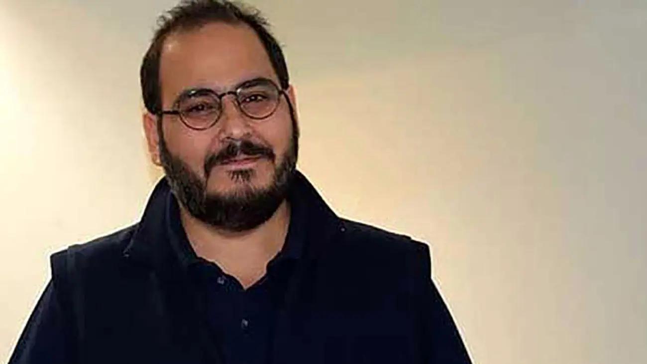 عکس خیلی تلخ از مراسم یادبود رضا داوودنژاد در بهشت زهرا