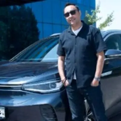 امیرحسین رستمی در تهران پشت فرمان فولکس واگن جدیدش؛ لوکس‌تر از همیشه! + فیلم