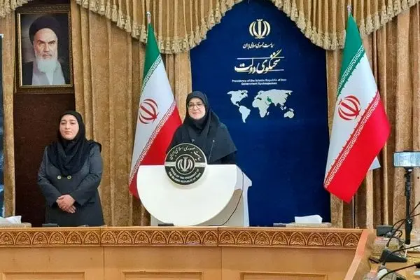 سخنگوی دولت: اینکه بگویم فقر پایین آمده درست نیست؛ مردم باید حس کنند/ به اتباع زمین فروخته نمی‌شود