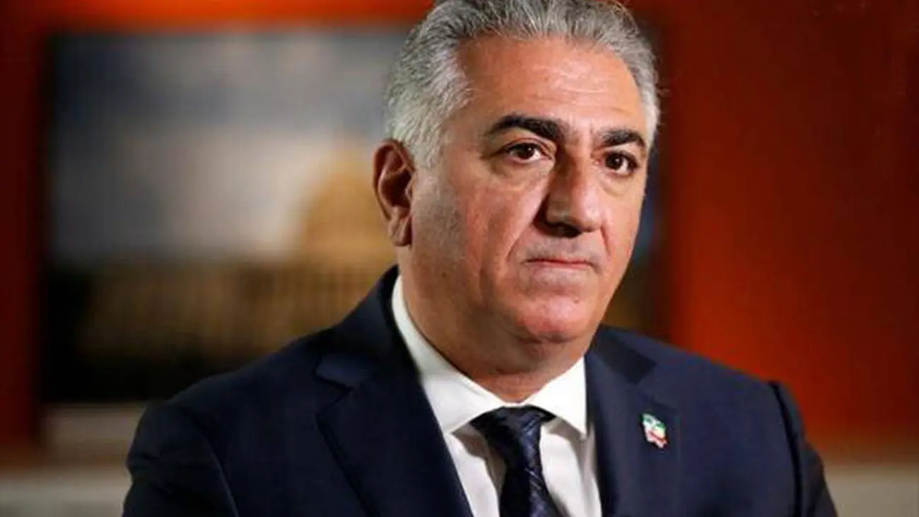 اولین عکس از پاسپورت رضا پهلوی و همسرش ! / هکرها راز زشت آنها را فاش کردند !