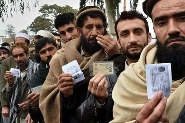 افغانی ها زانوی غم بغل کردند