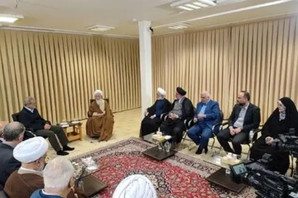 دیدار مسعود پزشکیان با مراجع تقلید در قم / دختر رئیس جمهور هم بود+ تصاویر 