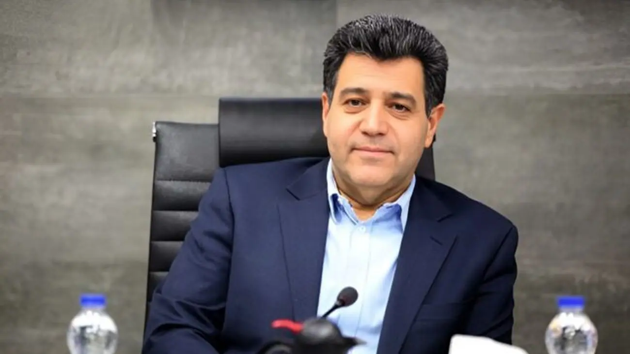واکنش جالب رئیس اتاق بازرگانی به حاشیه ها / اگر نمیرم پشت میزم هستم + عکس