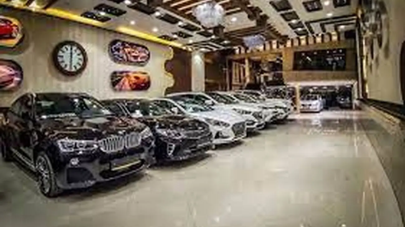 تداوم کاهش قیمت خودرو در بازار آزاد / نبود مشتری بازار را بهم ریخت !