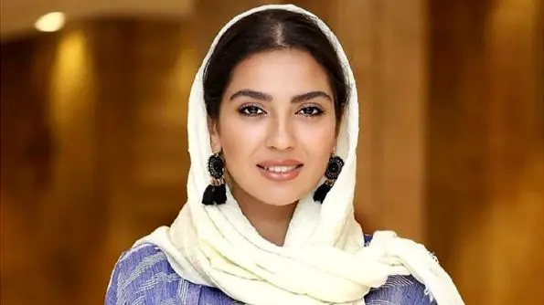 عکسی عاشقانه از مونا کرمی و همسر جذابش سپند که دل‌ها را برد!