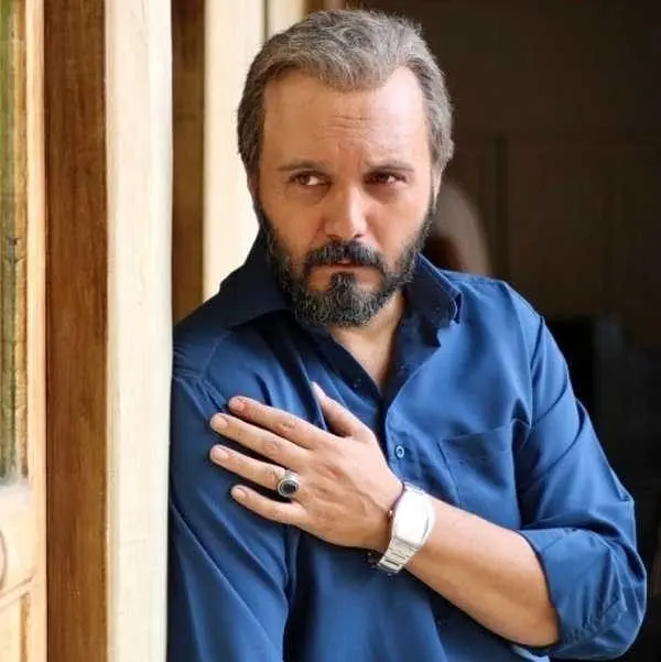 کامبیز دیرباز