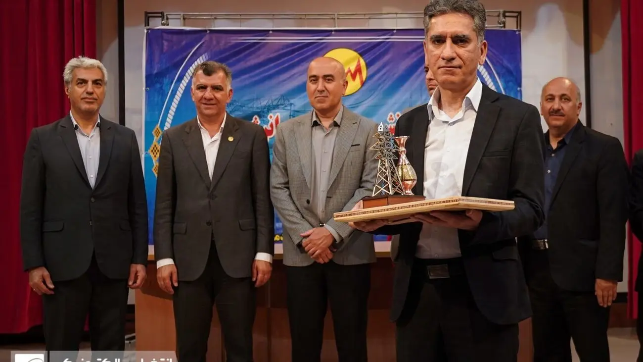 تقدیر از گروه صنعتی انتخاب الکترونیک در حوزه بهرهوری انرژی و مصرف بهینه برق
