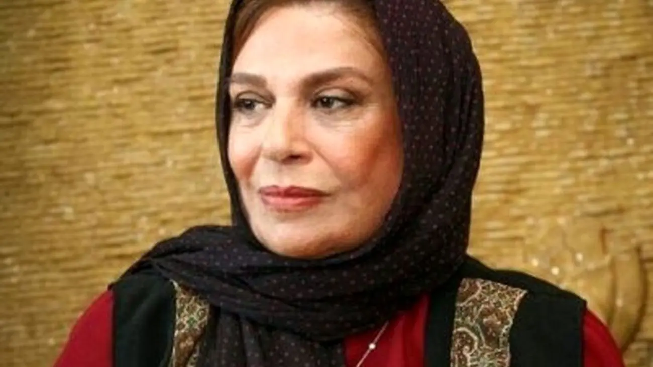 این زن قجری دختر خانم بازیگر ایرانی است / هنوز ابرو پیوندی مُد است !