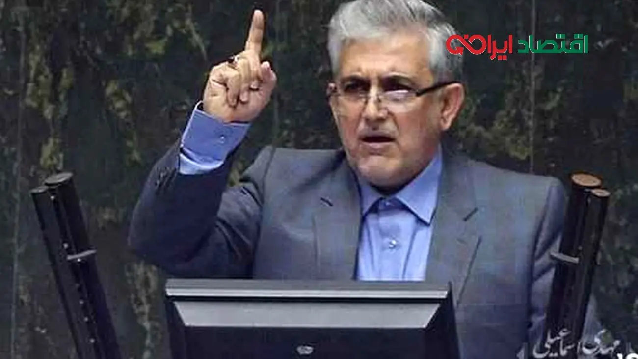 دولت برای تثبیت قیمت ارز باید نگاه سلیقه ای را کنار بگذرد