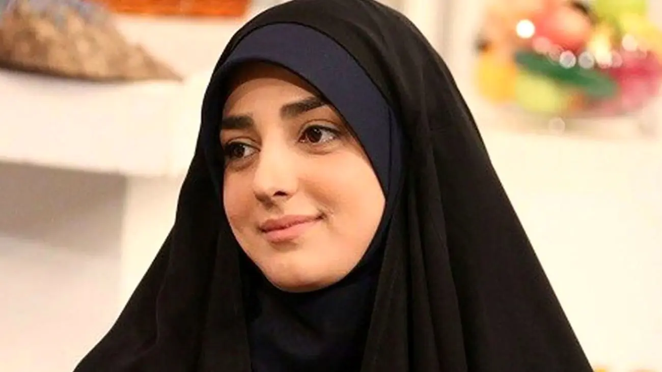 آشپزی از دل و جان ستاره سادات قطبی برای خانواده +عکس و بیوگرافی خانم مجری پر حاشیه