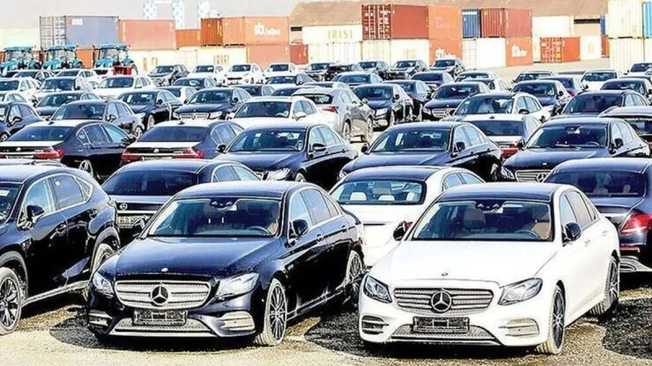 برگریزان در بازار خودروهای خارجی / کیا سورنتو ۱۰۰ میلیون تومان افت کرد + جدول