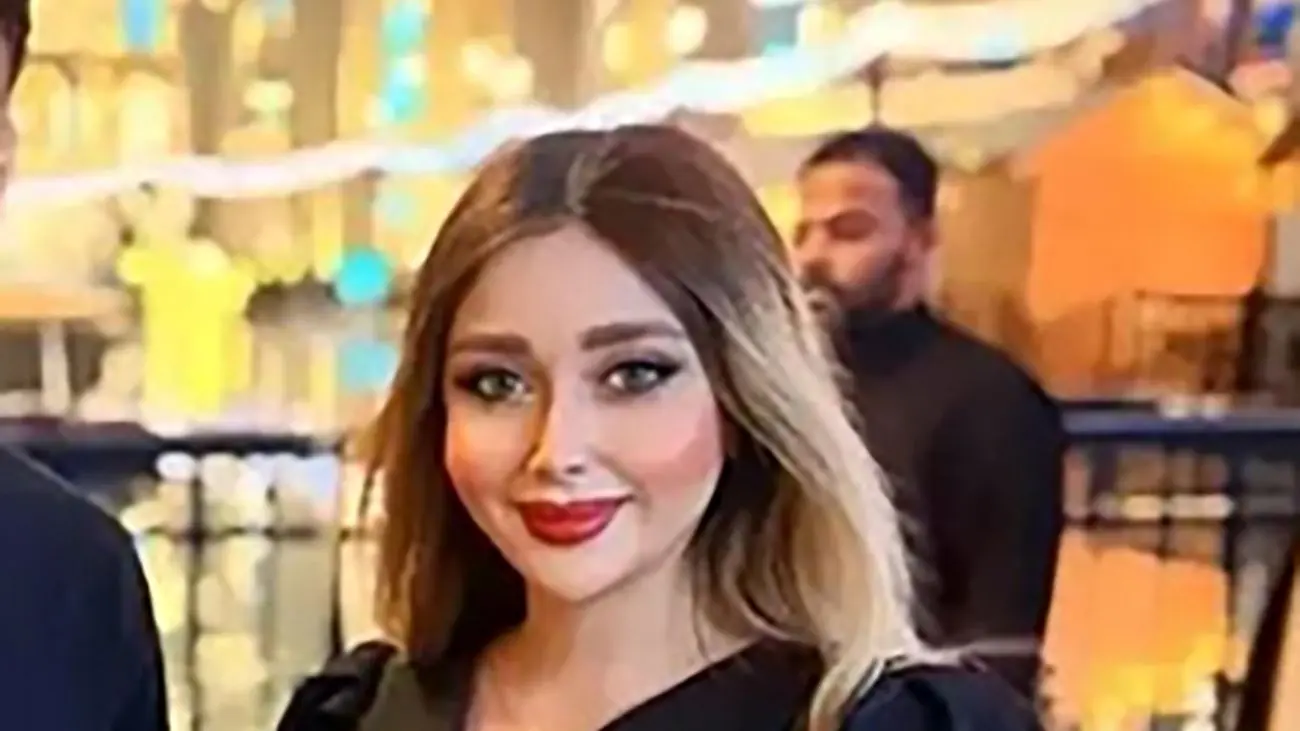 عکس های ممنوعه خانم عروسک ایرانی با فوتبالیست های ملی +مخ 9 فوتبالیست را زد!