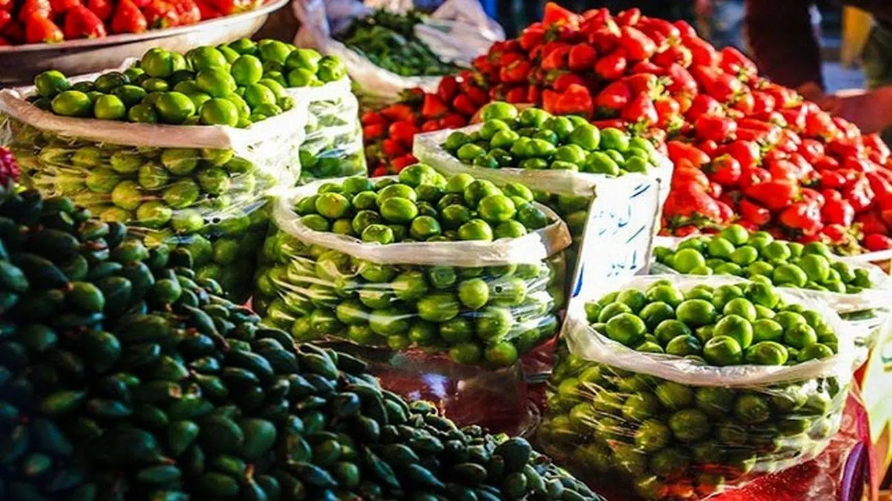 قیمت روز گوجه سبز نوبرانه در میادین؛ چغاله بادام و توت فرنگی چند ؟!