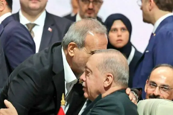 ماجرای عکس جنجالی و واکنش معاون تشریفات ریاست جمهوری