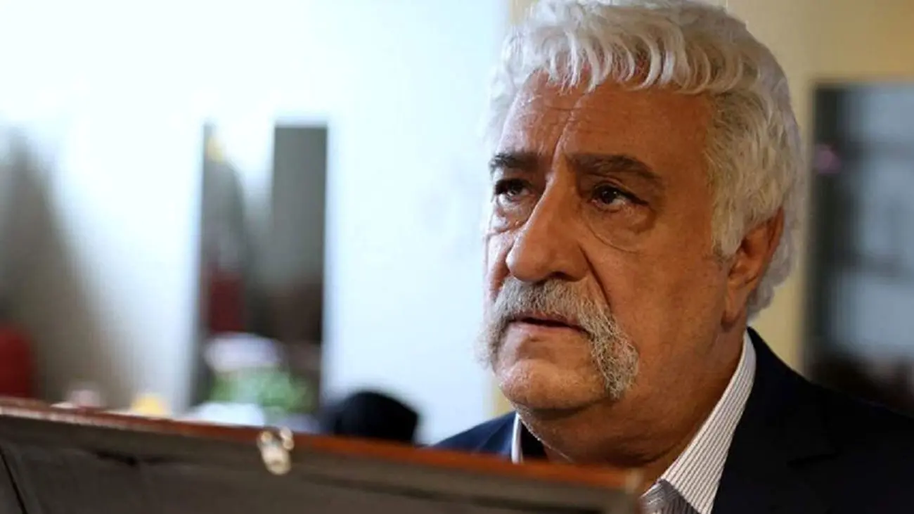 اولین عکس ها از دکوراسیون خاص و ایرانی خانه داریوش ارجمند / اعیانی اما قدیمی !