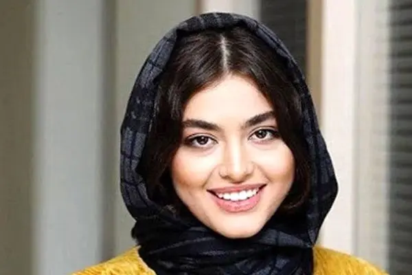 عکس سانسوری از ریحانه پارسا در ترکیه / لخت و منشوری !