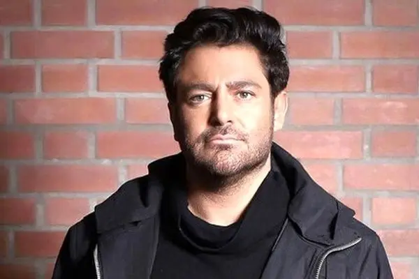 عکس جدید رضا گلزار داخل خودروی میلیاردی؛ این فقط پُز نیست!