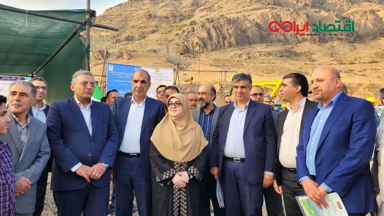  آغاز عملیات اجرایی نیروگاه خورشیدی ۲۰ مگاواتی در تفرش با حضور سخنگوی دولت 