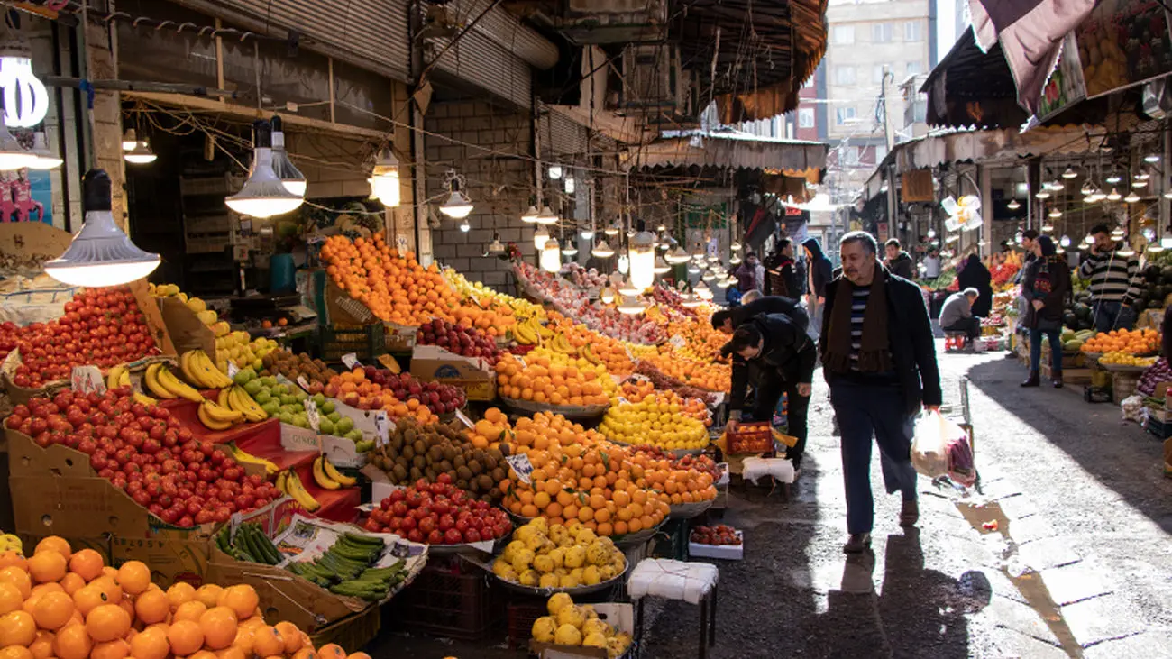 تفاوت نجومی قیمت میوه شب عید از میدان تا مغازه + جدول