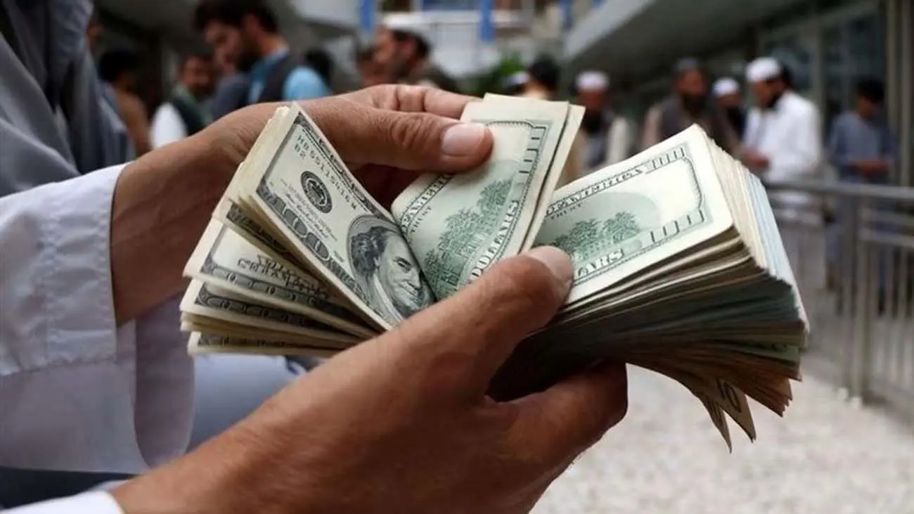 فنر قیمت دلار رها شده است / سقف ۶۰ هزار تومانی دلار شکسته میشود؟