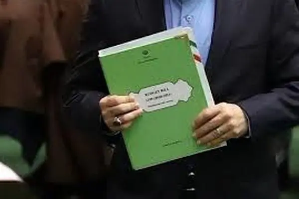 سایه جنگ بر سر لایحه بودجه 1404 /بودجه متکی بر فروش نفت قابل اعتماد نیست