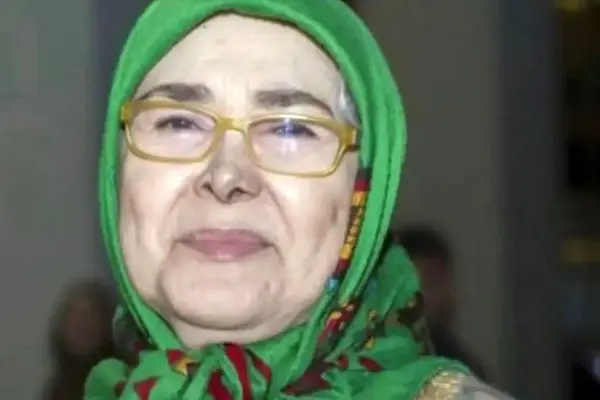 از کودک زیبا تا بانوی ۷۰ ساله؛ چهره آفرین عبیسی در گذر زمان