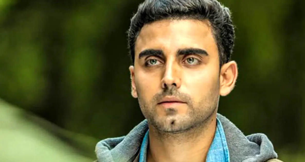 این عکس ها برای مرد بازیگر ایرانی دردسر شد / عکس تاپ و دامن کوتاه محمد صادقی لو داد !