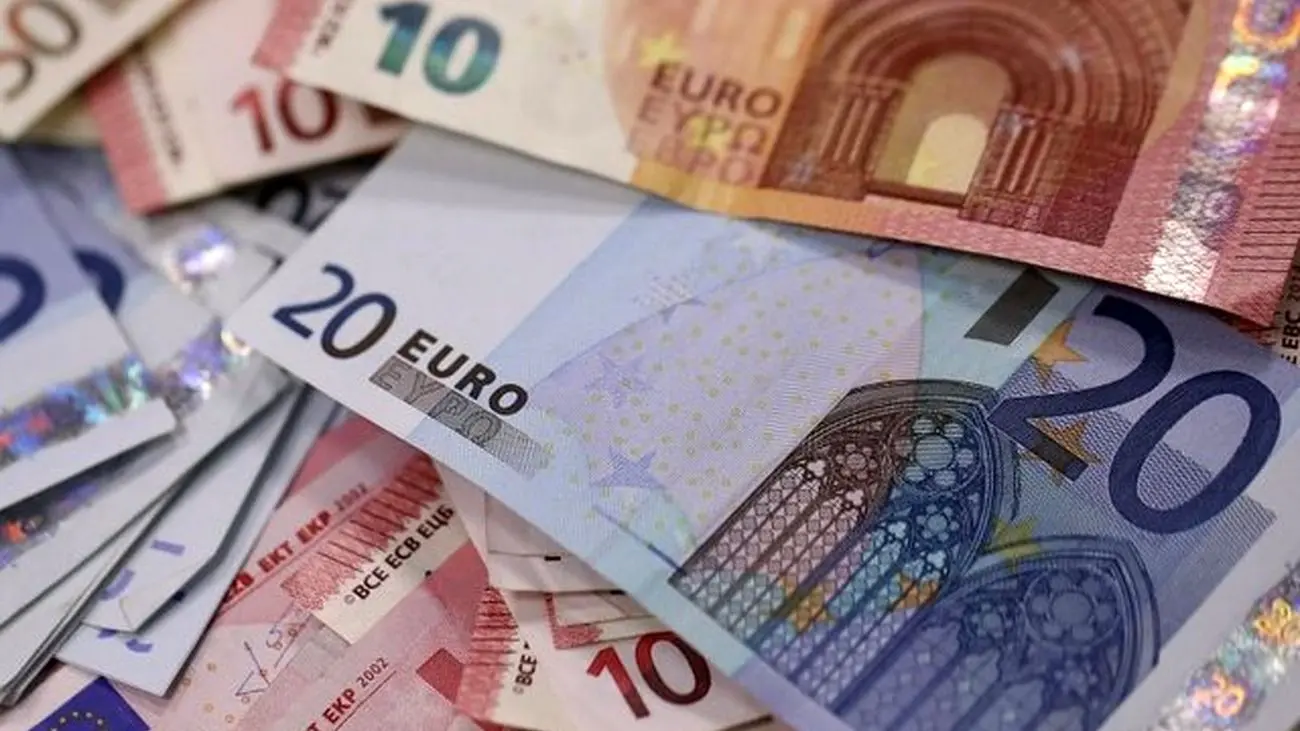 کاهش قیمت یورو و ثبات نسبی طلا