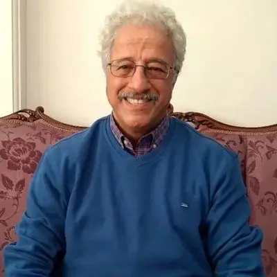 نگاهی نزدیک به خانه خیره‌کننده علیرضا خمسه و همسرش؛ از حوض سنتی تا مبلمان اعیانی! + فیلم