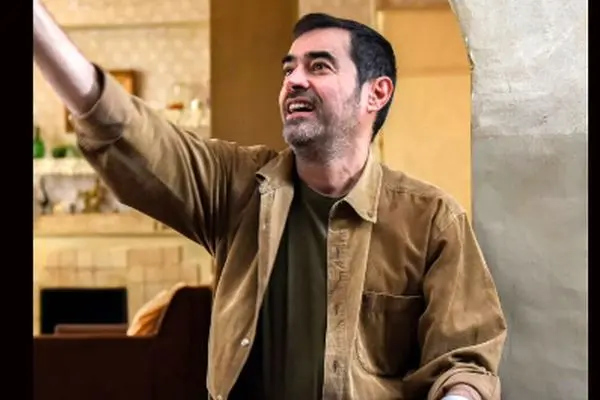 اولین فیلم از خانه و زندگی لاکچری شهاب حسینی و ساناز ارجمند / استخر وسط حیاط و باغی بی‌نظیر!