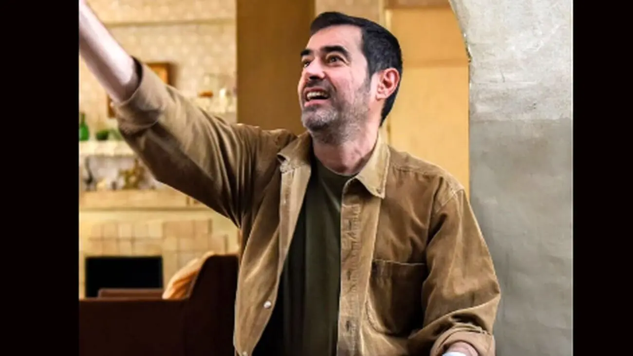 اولین فیلم از خانه و زندگی لاکچری شهاب حسینی و ساناز ارجمند / استخر وسط حیاط و باغی بینظیر!