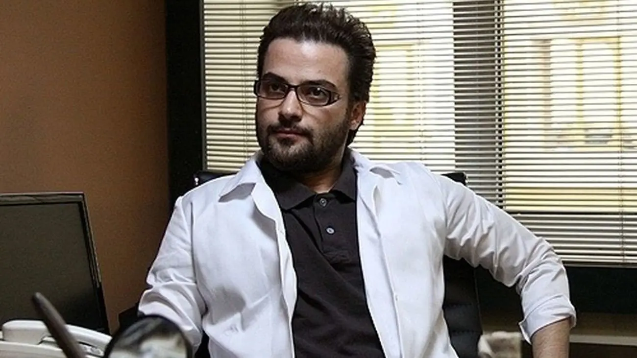 روبوسی عاشقانه و دلنشین مهدی و محمد سلوکی با پدرشان سر میز شام+عکس/ همیشه لبتون خندون