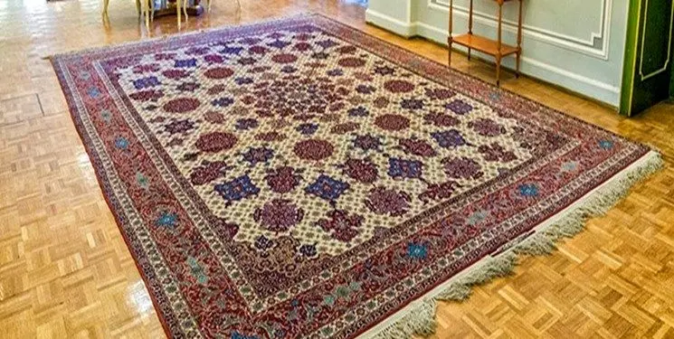 این آقازاده سارق فرشهای سعدآباد است؟