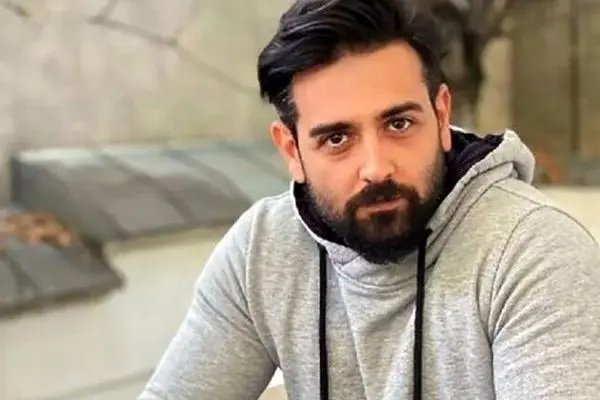 شوک به طرفداران؛ والدین واقعی امیرحسین آرمان از خودش خوش‌تیپ‌ترند!