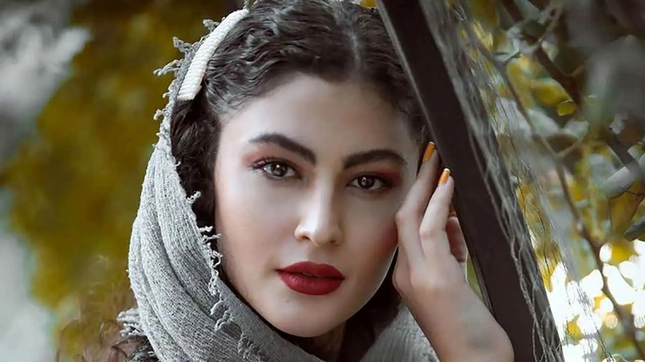 استایل خیلی شیک مریم مومن با مانتوی خیلی گران / یاد دالتون می افتید !