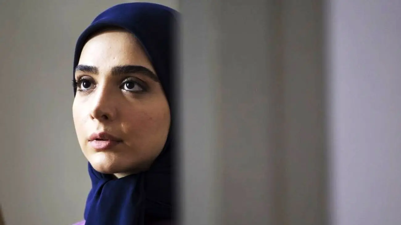 زندگی خصوصی المیرا دهقانی بازیگر سریال گرگ و میش / از پدر دندان پزشک تا خواهر ایتالیایی !