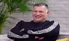 لحظه دیدنی علی دایی در کنار خواننده معروف گروه بلک کتس!